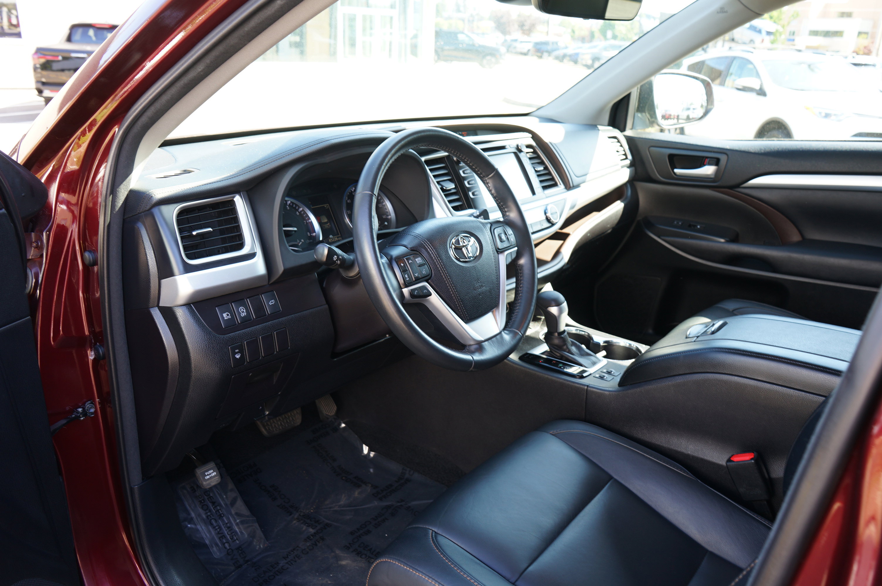 Used 2017 Toyota Highlander XLE AWD/4WD image 14