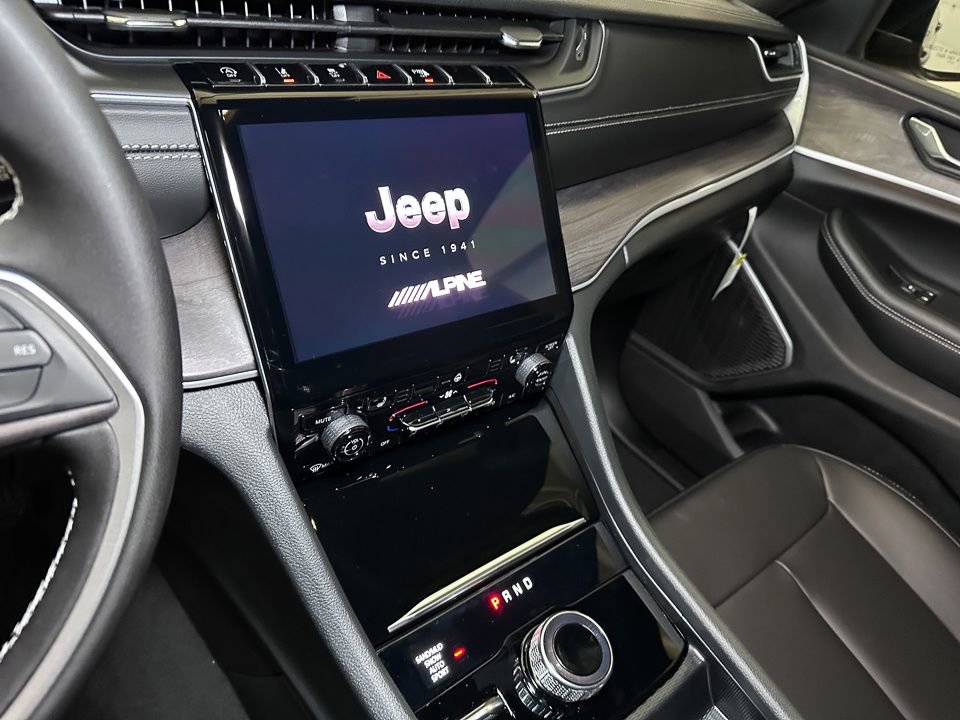 New 2025 Jeep Grand Cherokee Limited image 27