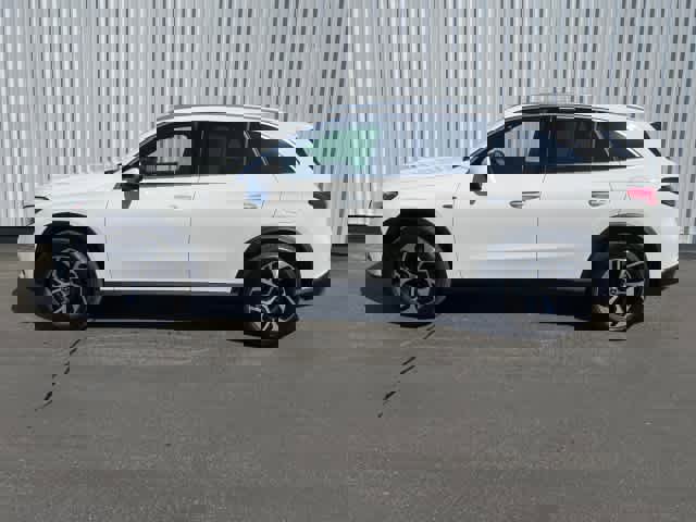 Used 2025 Mercedes-Benz GLC 350e 4MATIC image 3