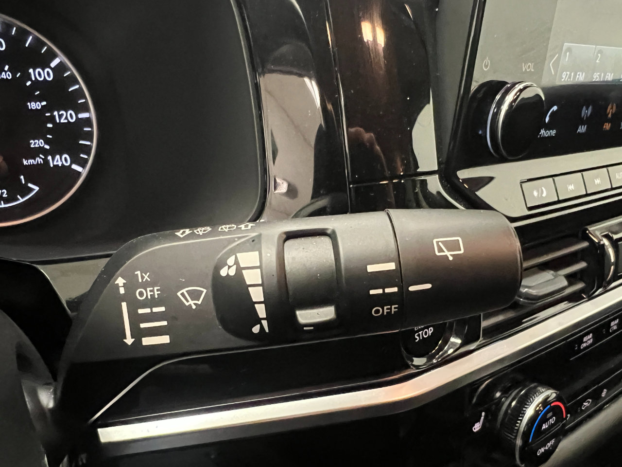 Used 2025 Nissan Pathfinder SL image 42