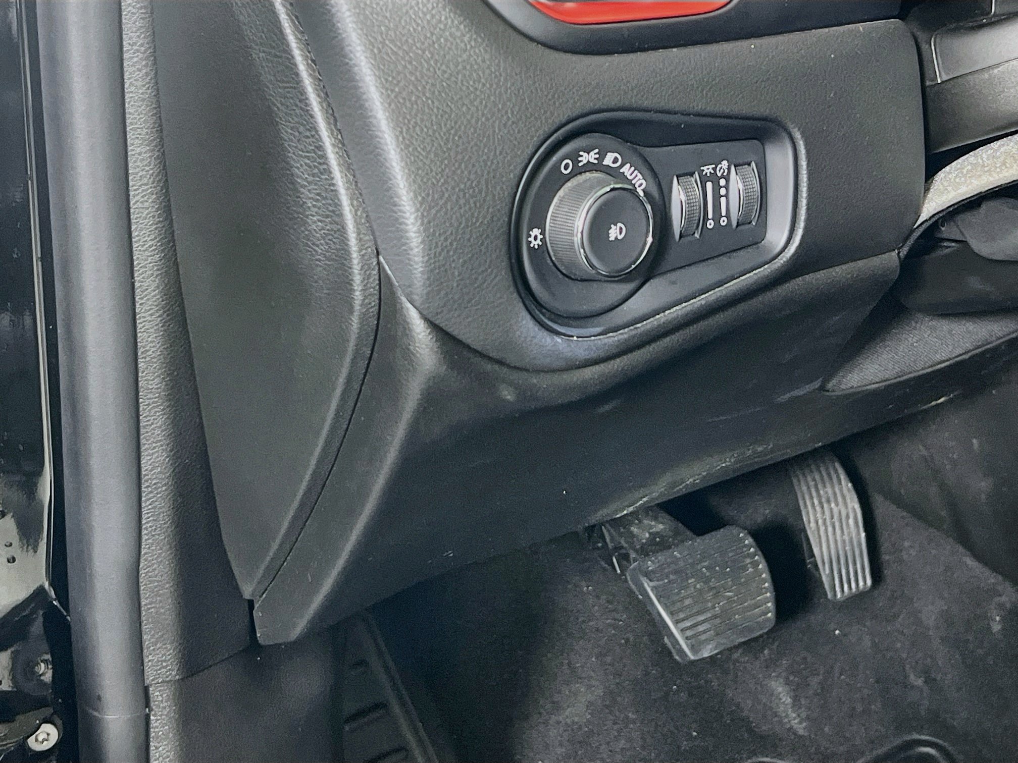 Used 2023 Jeep Renegade Trailhawk w/ Sun/Sound Group AWD/4WD image 10