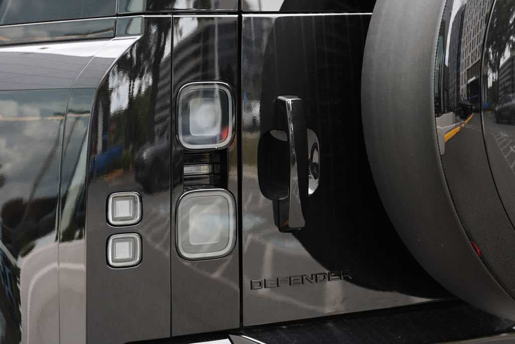 New 2026 Land Rover Defender 110 X AWD/4WD image 6