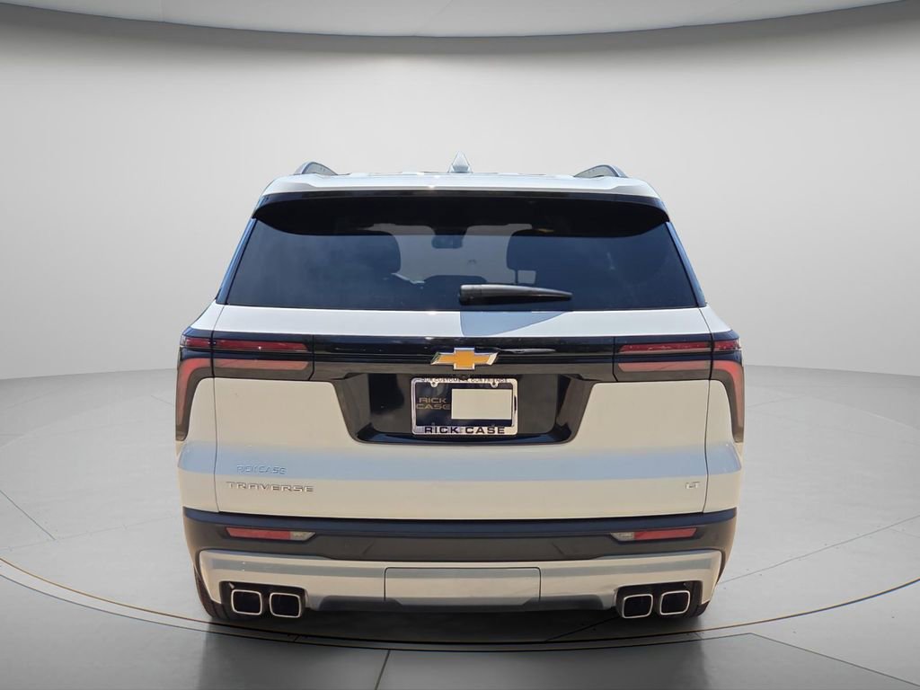 Used 2024 Chevrolet Traverse LT w/ Trailering Package FWD image 5