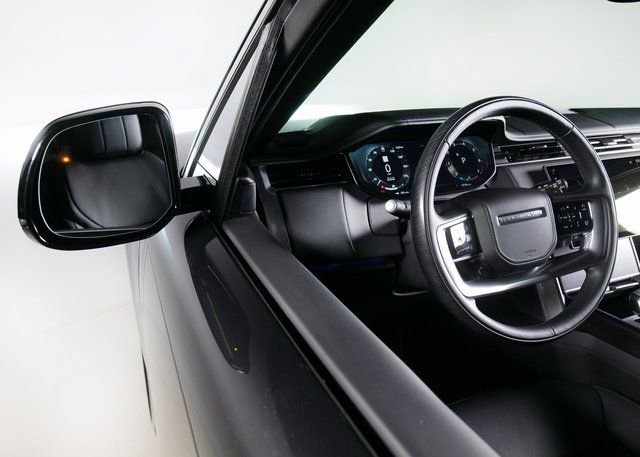 Used 2025 Land Rover Range Rover SE image 22