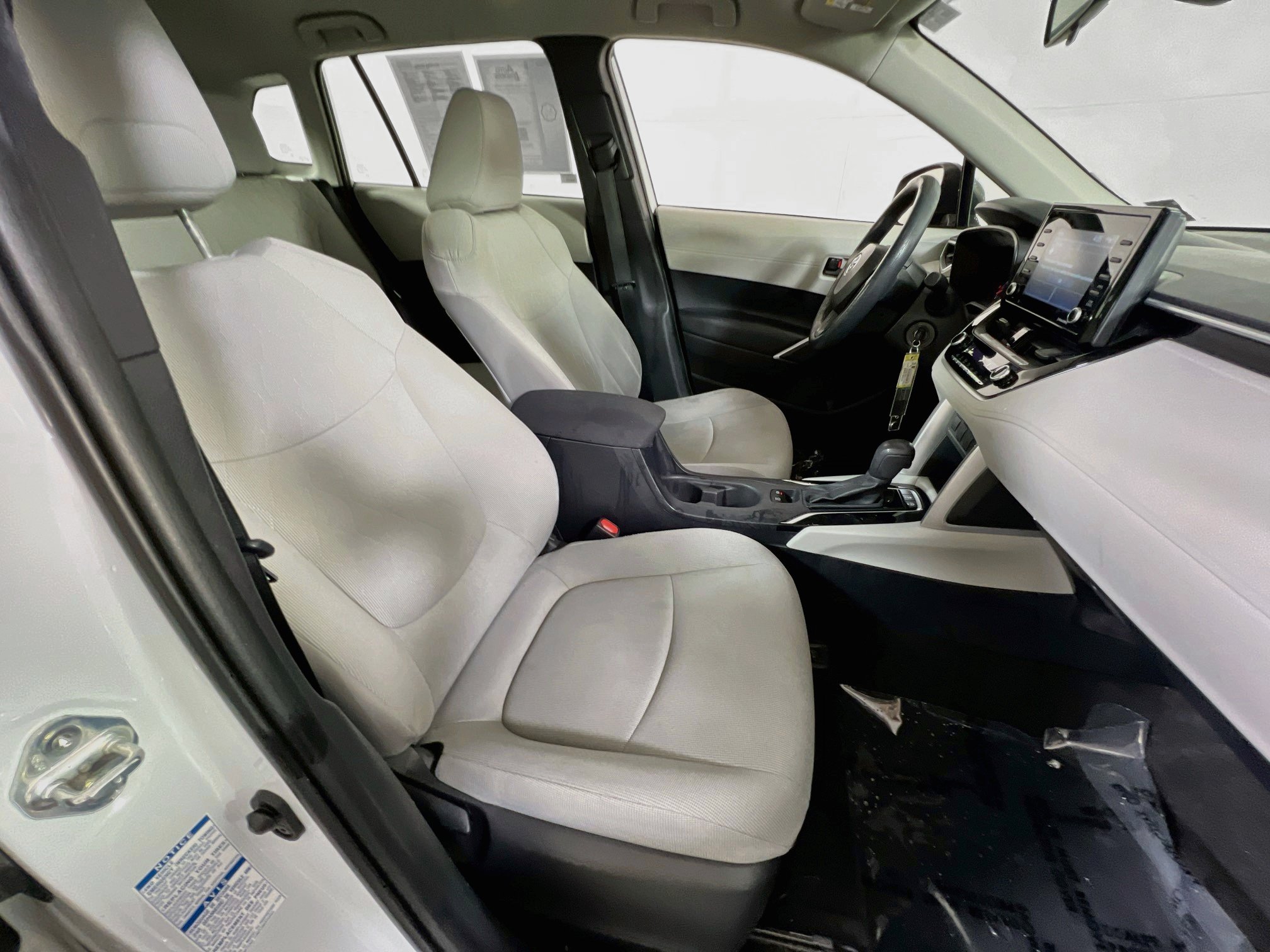 Used 2022 Toyota Corolla Cross L AWD/4WD image 25