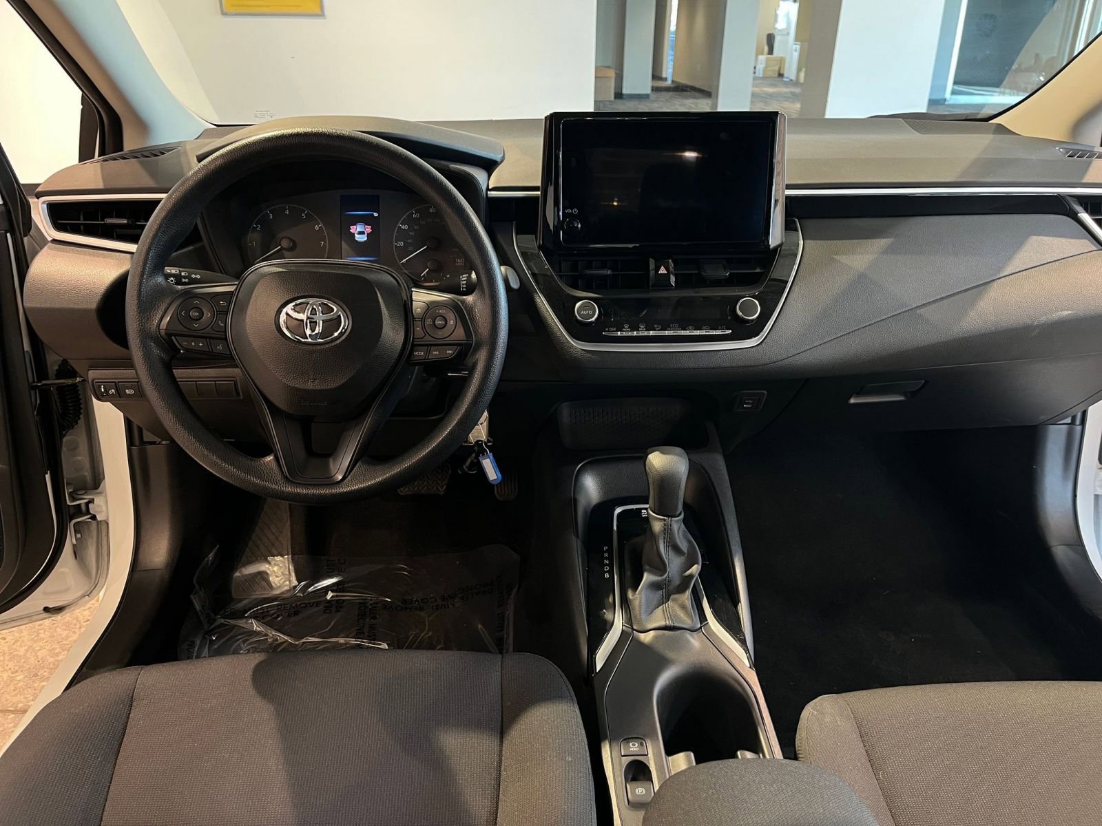 Used 2025 Toyota Corolla LE image 34