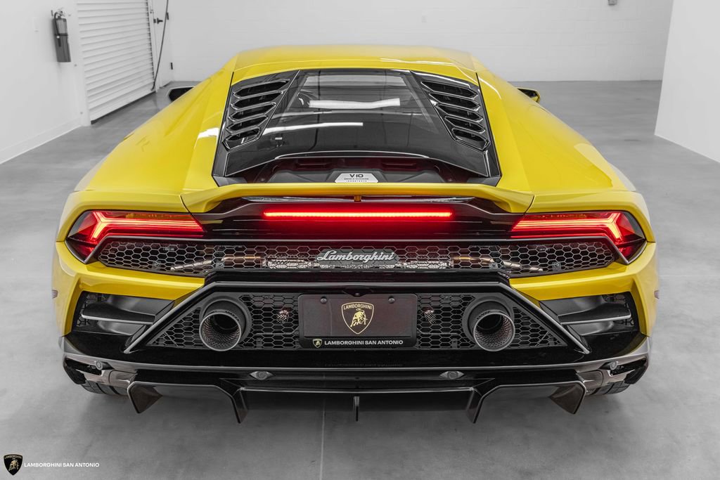Used 2020 Lamborghini Huracan EVO RWD image 16
