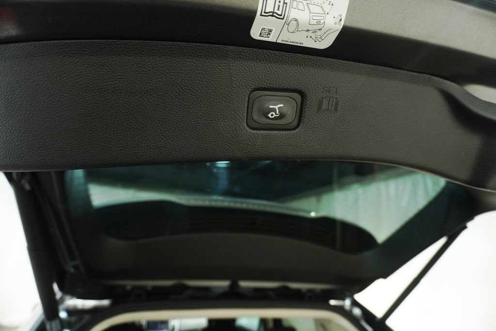 Used 2019 Ford Edge SEL w/ Equipment Group 201A FWD image 7