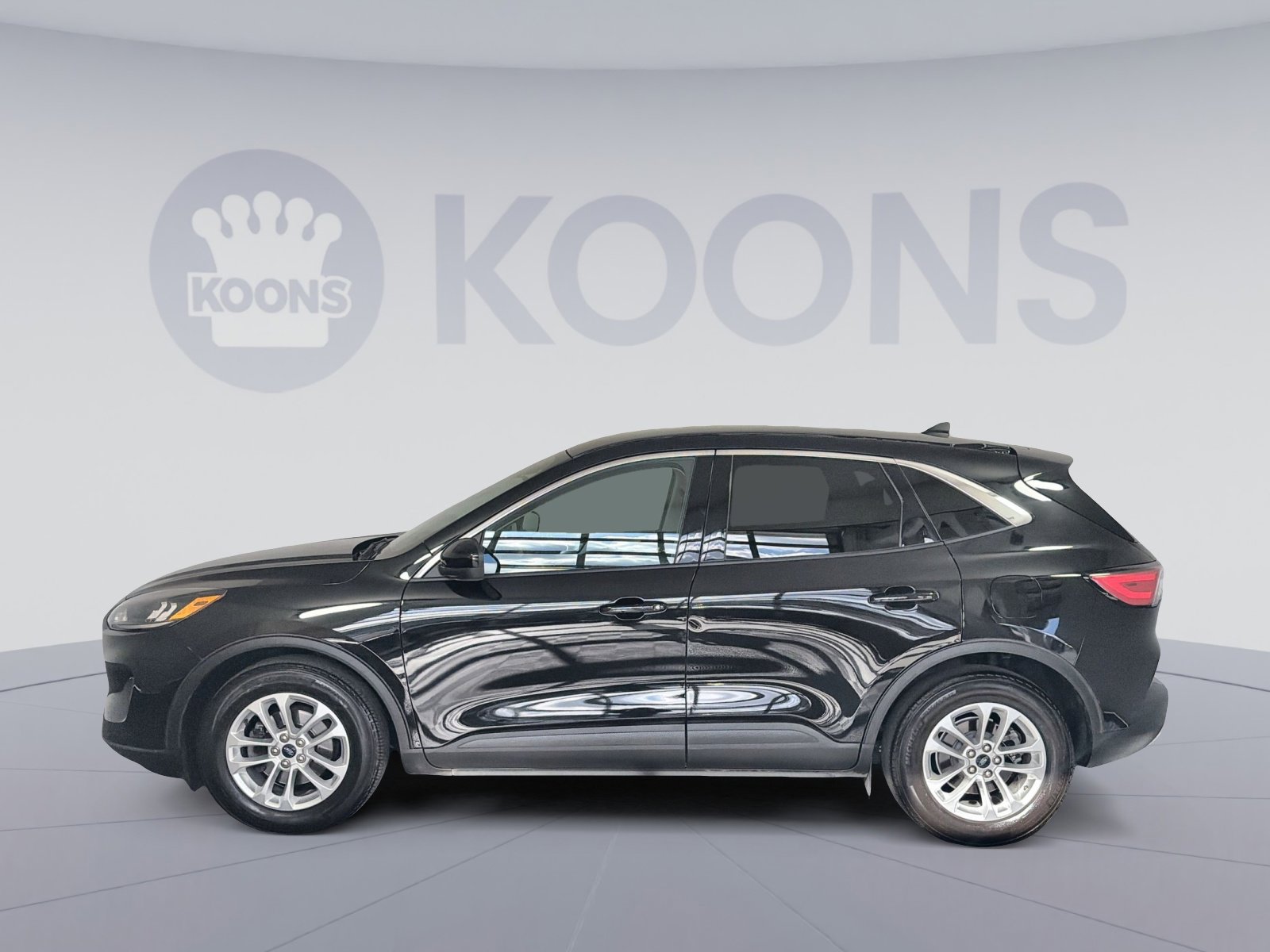 Used 2021 Ford Escape SE image 2