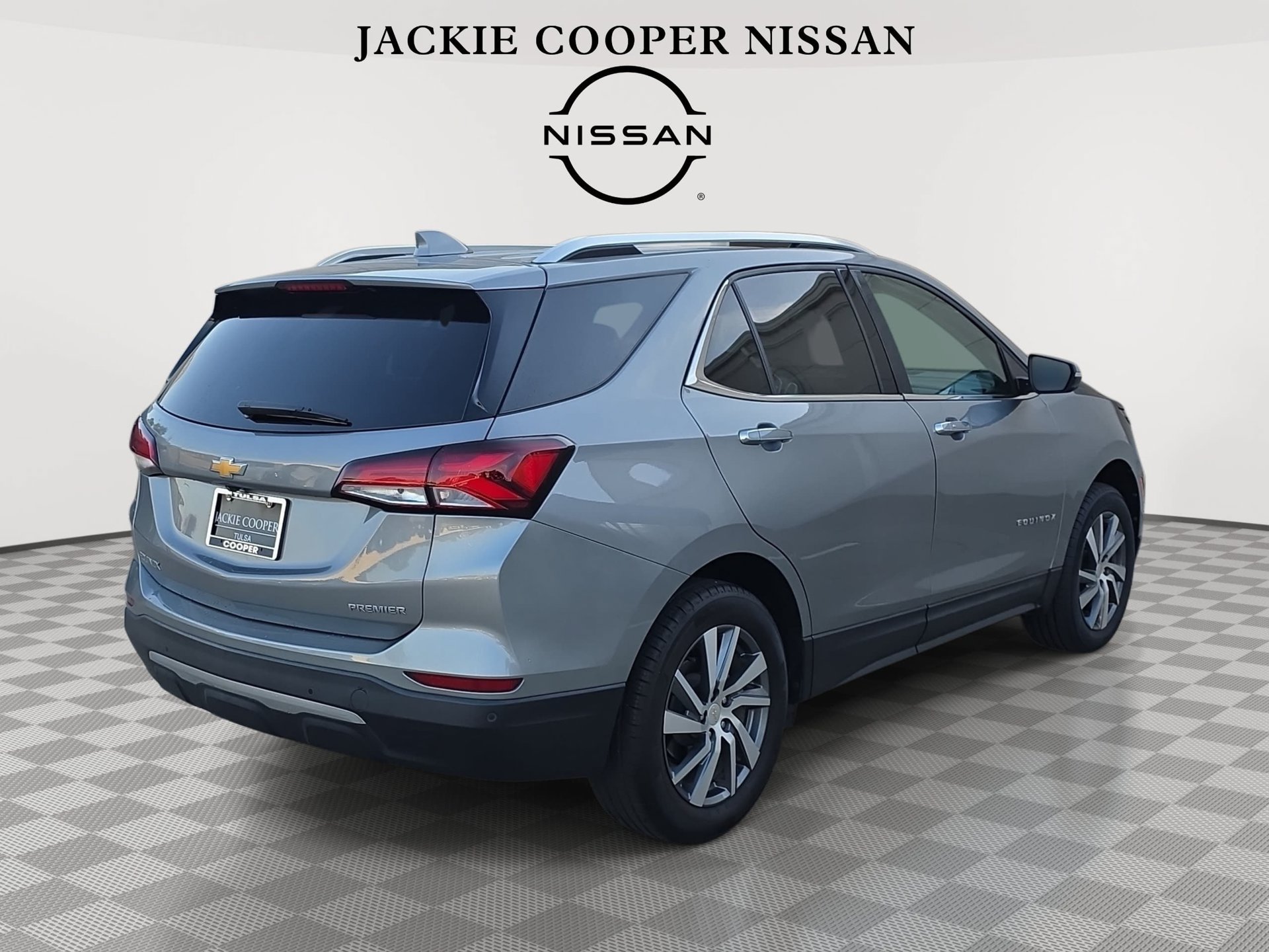 Used 2024 Chevrolet Equinox Premier FWD image 5