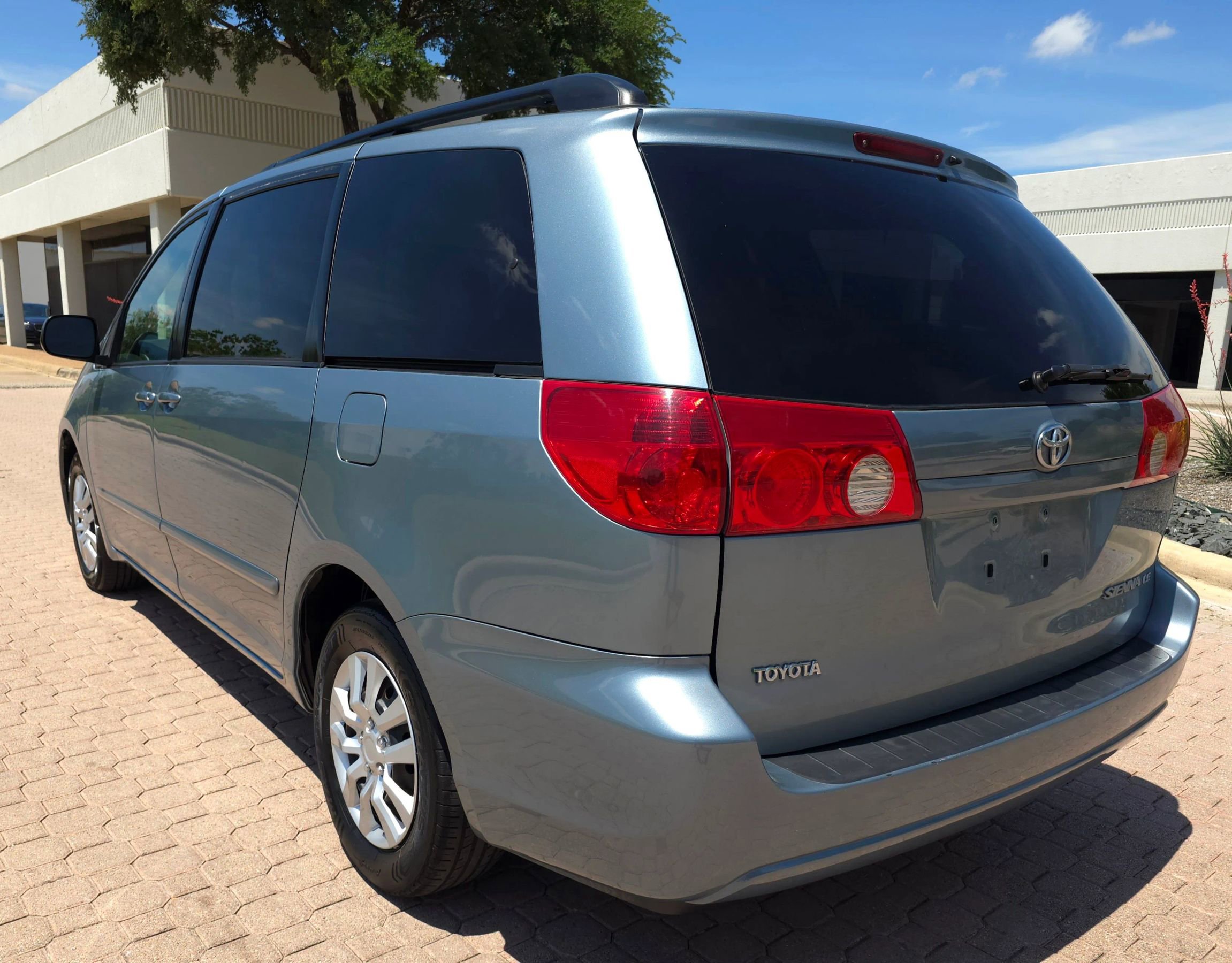 Used 2007 Toyota Sienna LE FWD image 5