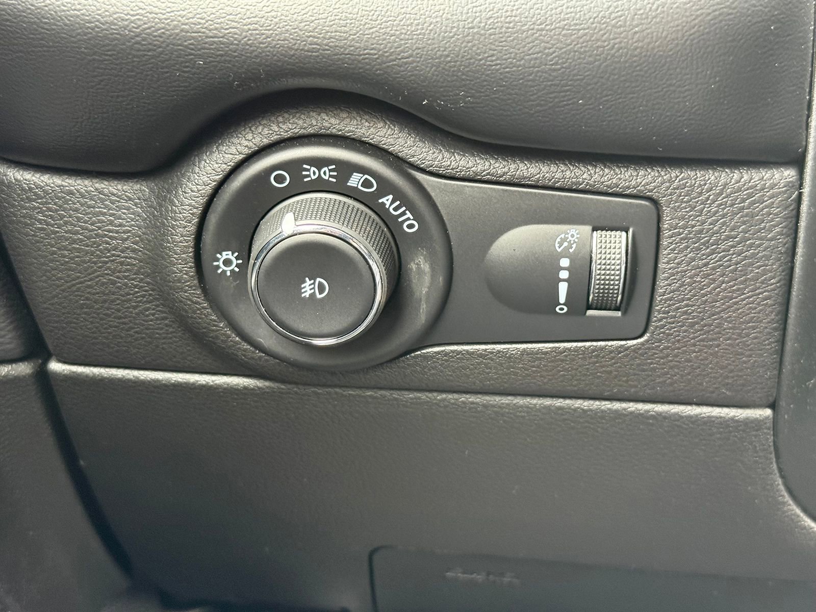 Used 2021 Dodge Durango R/T w/ Blacktop Package AWD/4WD image 38