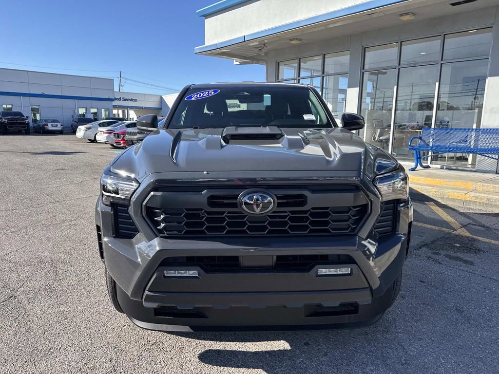 Used 2025 Toyota Tacoma TRD Sport image 2