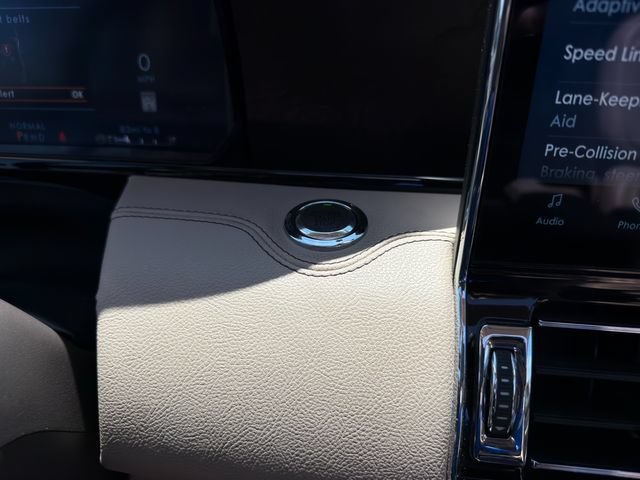 Used 2024 Lincoln Navigator Premiere AWD/4WD image 46
