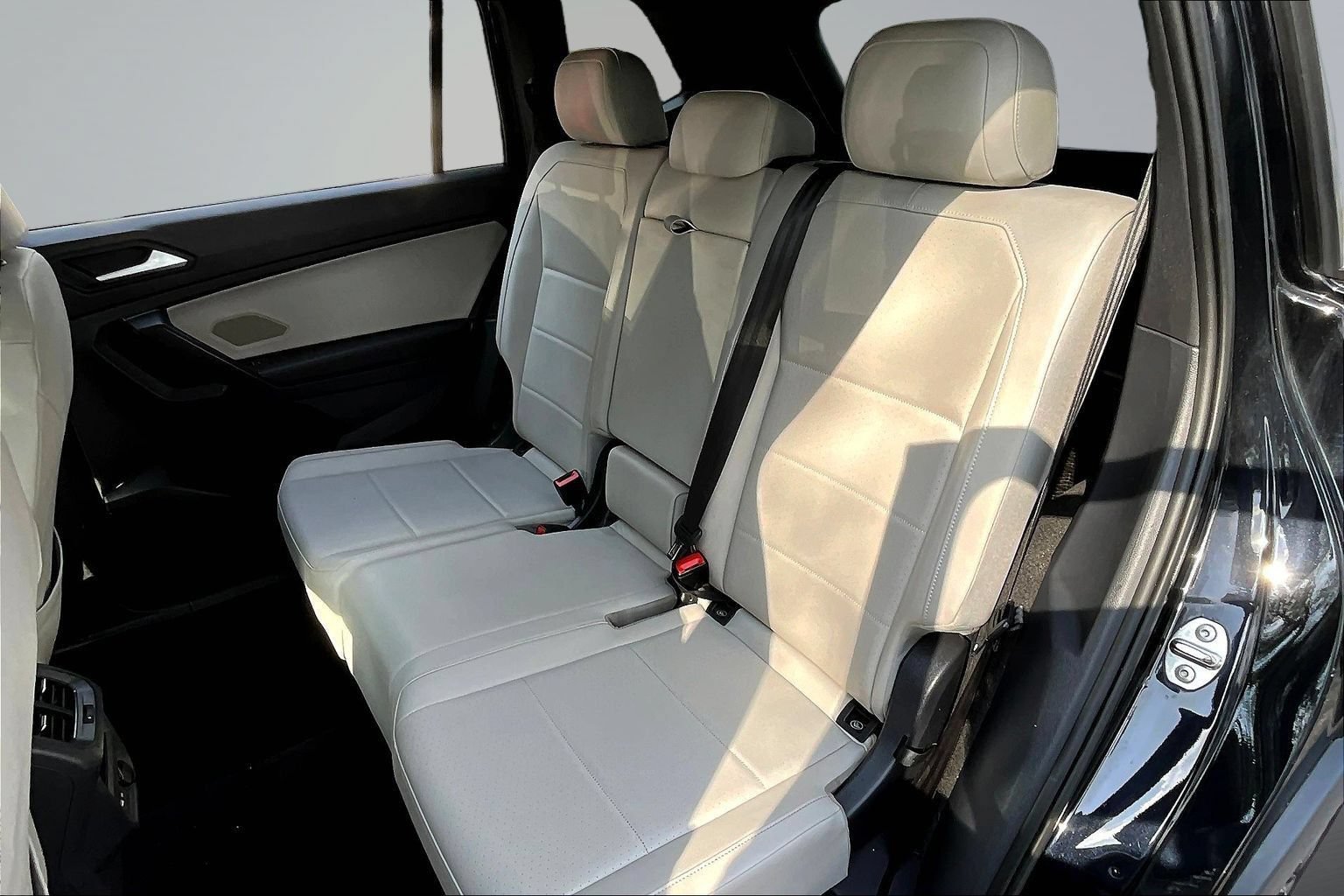 Used 2021 Volkswagen Tiguan SEL AWD/4WD image 24