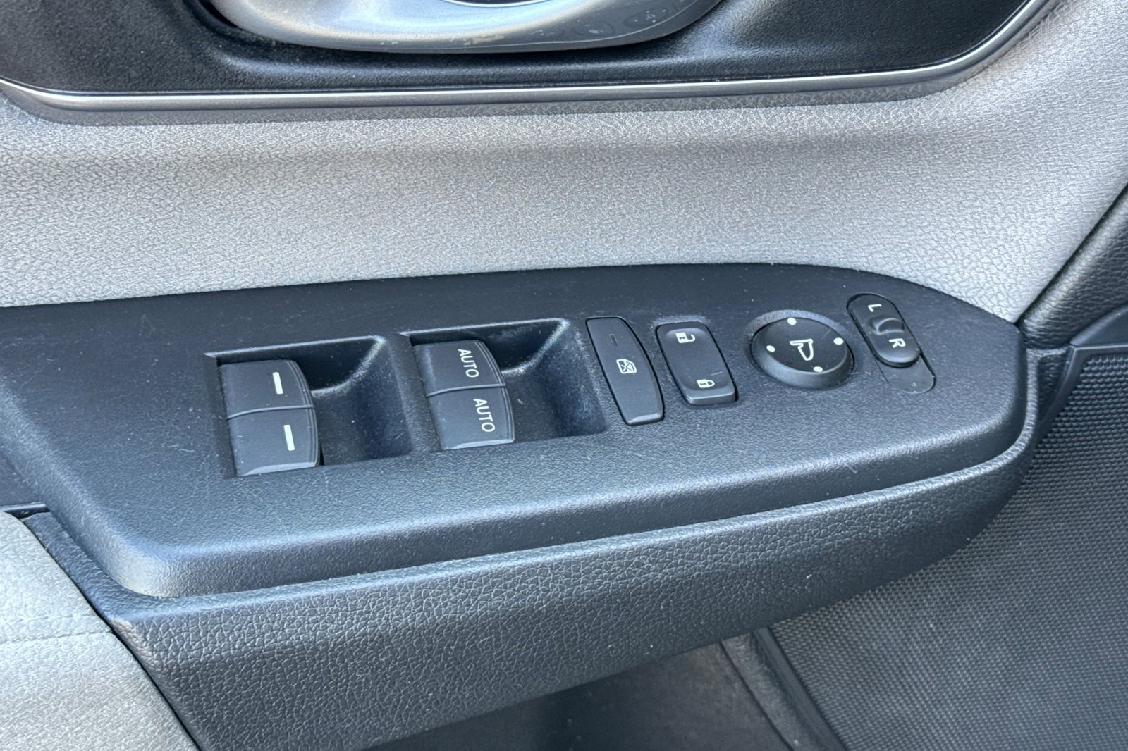 Used 2018 Honda CR-V EX image 14