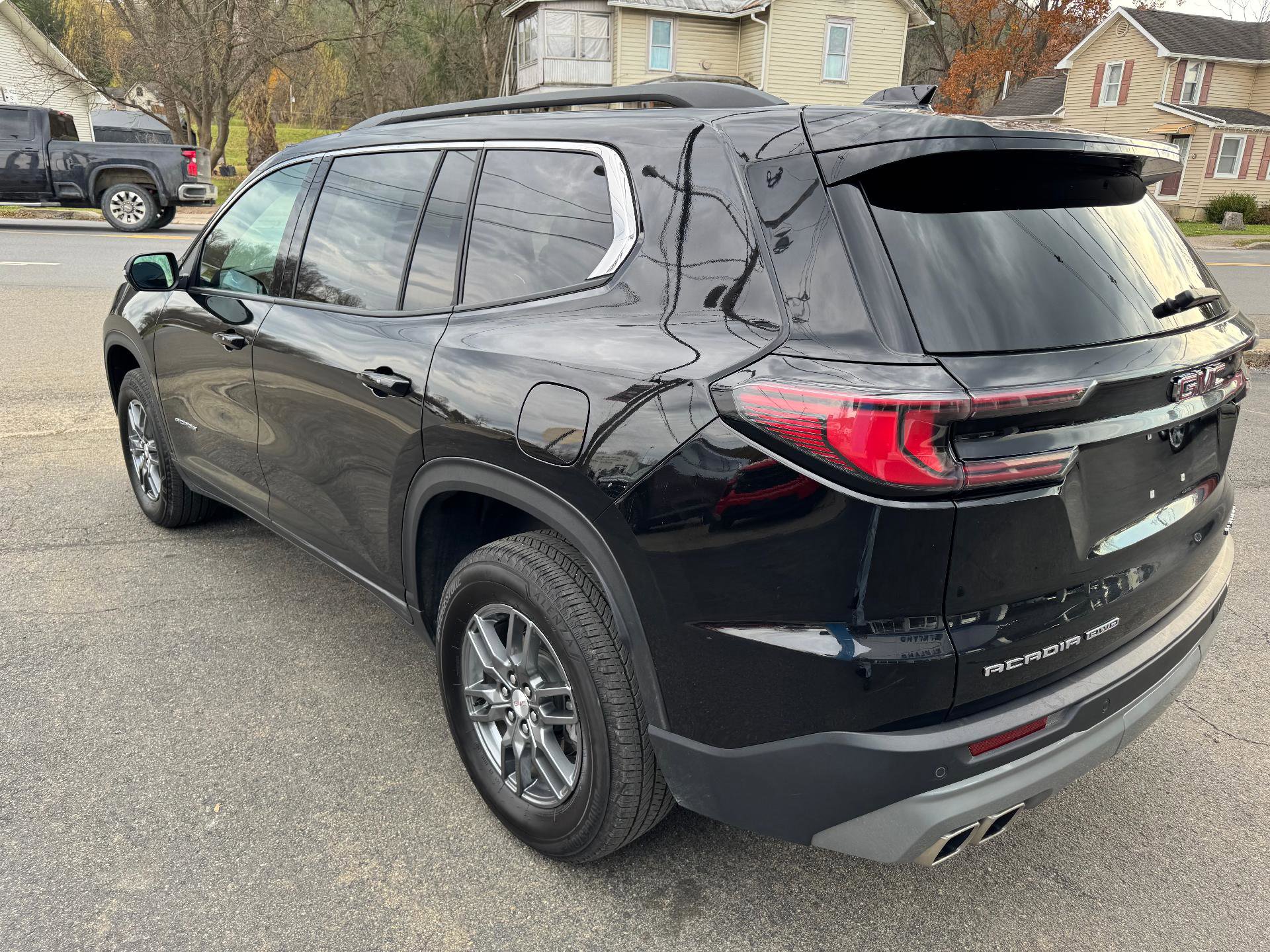 Used 2025 GMC Acadia Elevation image 13