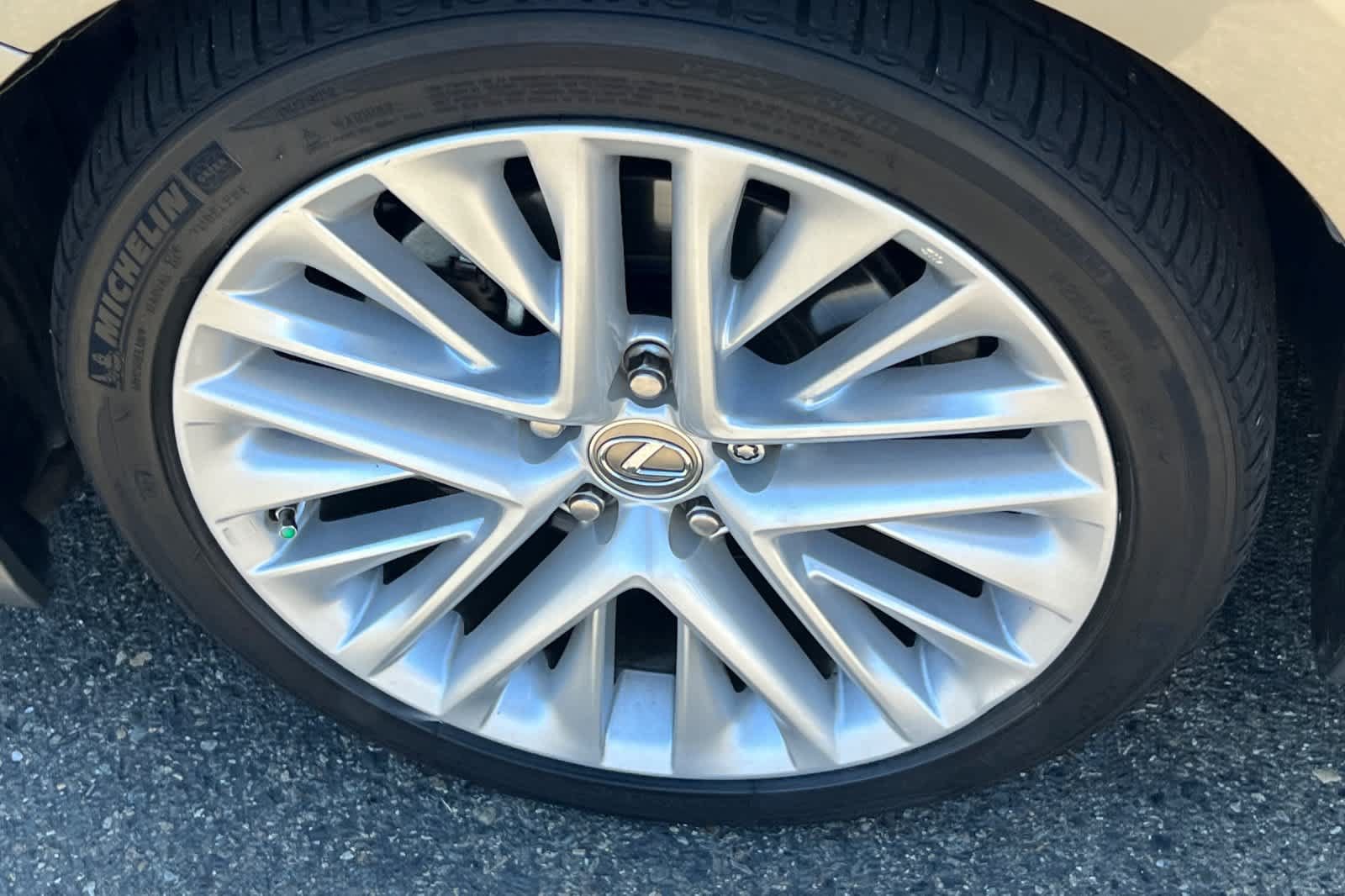 Used 2018 Lexus ES 350 w/ Luxury Package w/Wood Trim FWD image 10