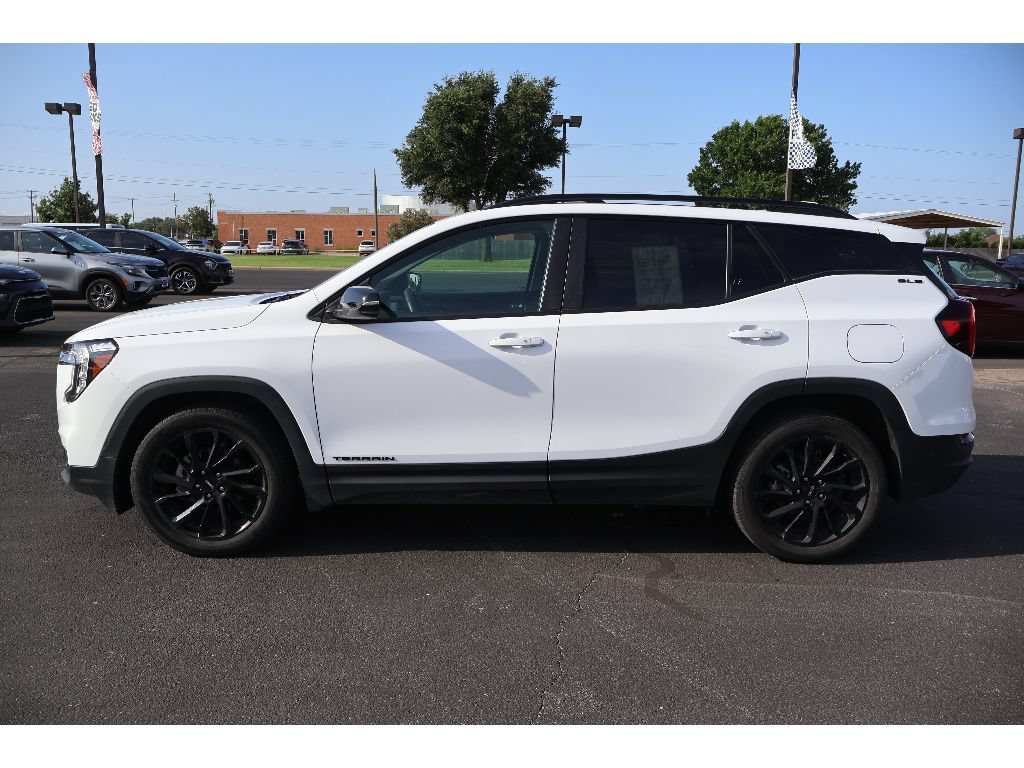 Used 2023 GMC Terrain SLE w/ Driver Convenience Package FWD image 2
