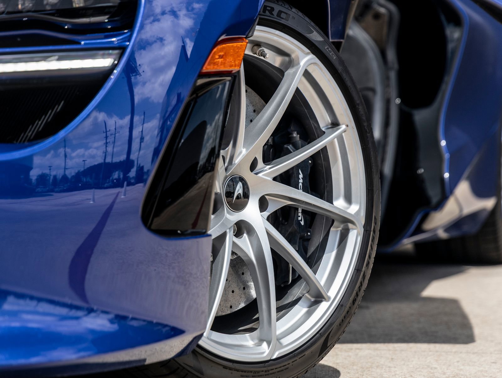 Used 2024 McLaren 750S Spider image 21