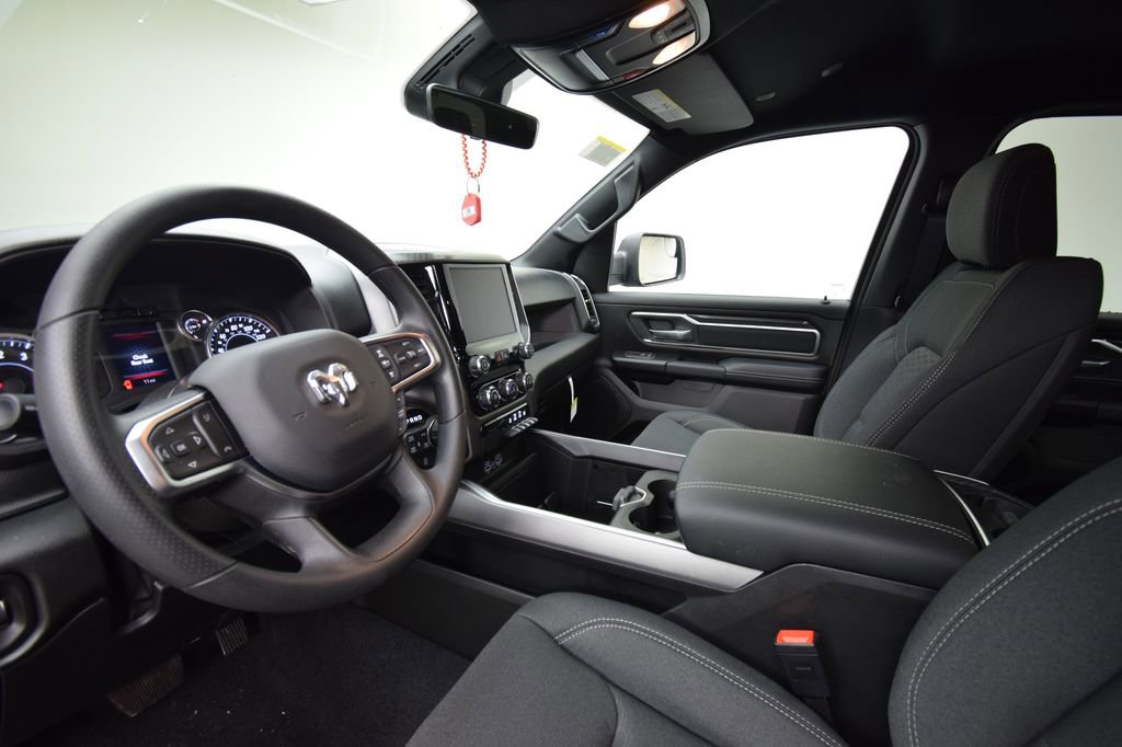 New 2026 RAM 1500 4x4 Crew Cab image 32