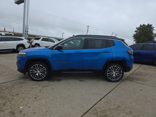 Used 2023 Jeep Compass Limited w/ Elite Group AWD/4WD image 5