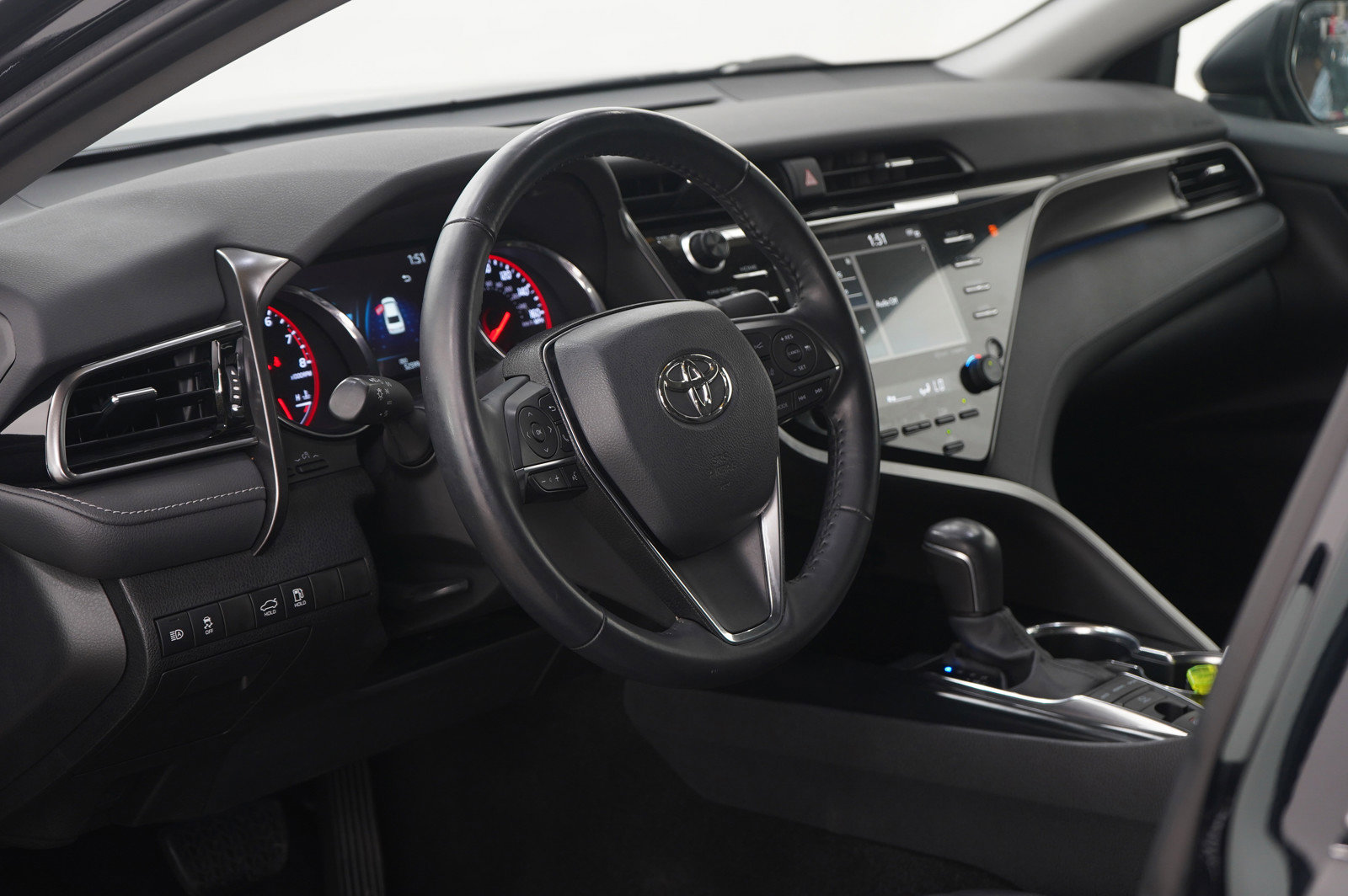 Used 2020 Toyota Camry XSE image 22