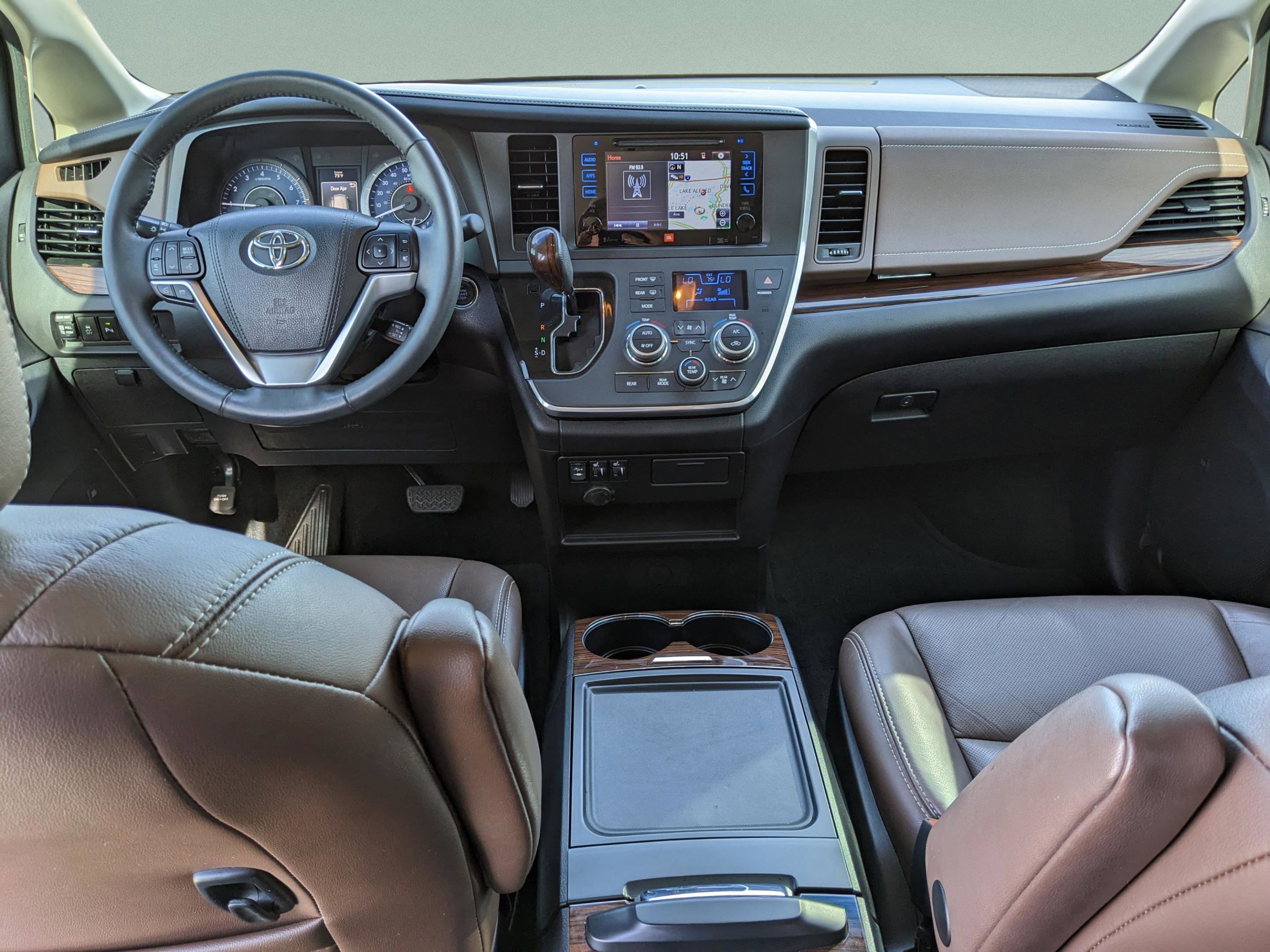 Used 2017 Toyota Sienna Limited image 17