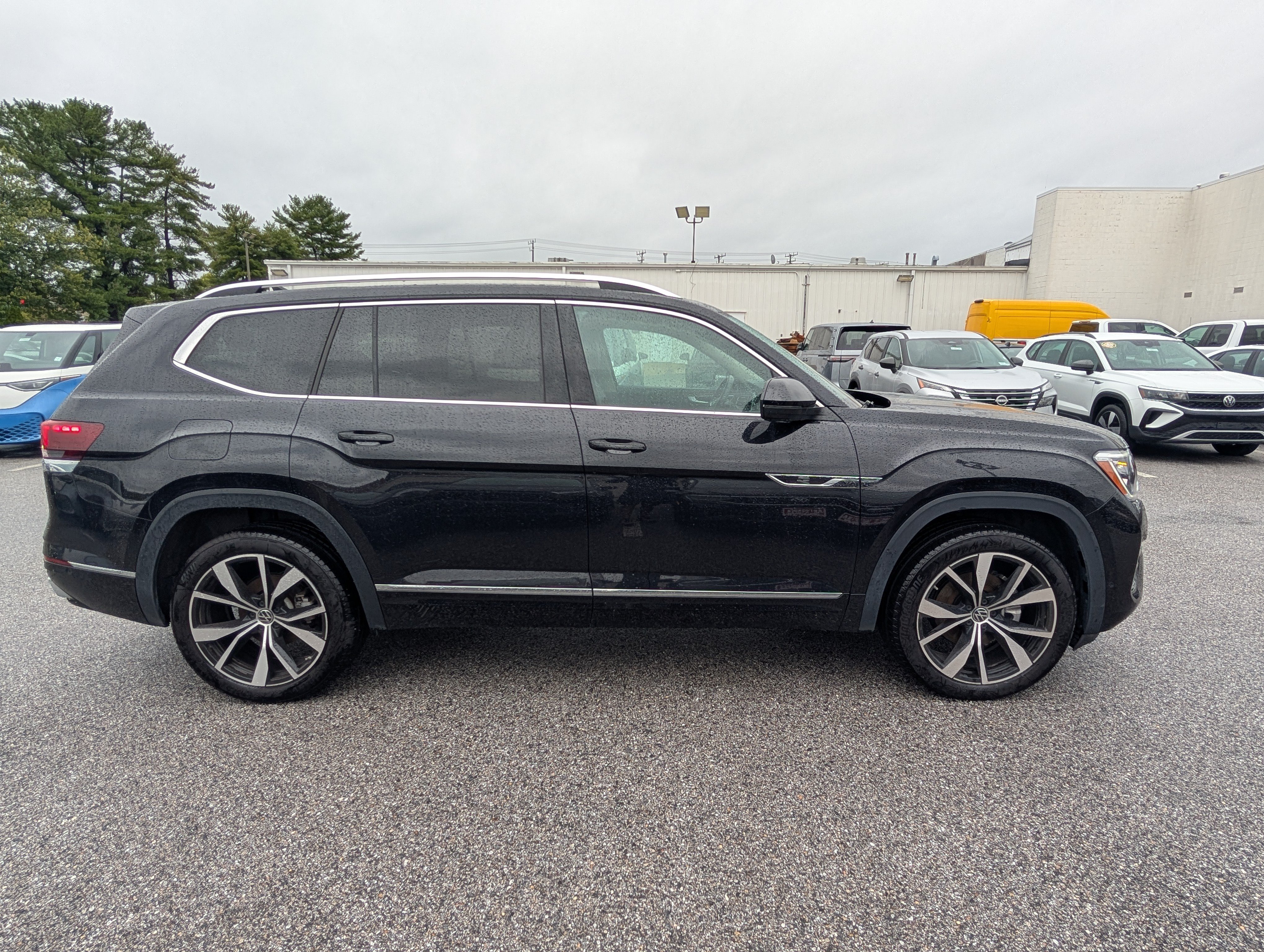 Used 2026 Volkswagen Atlas SEL Premium R-Line AWD/4WD image 2