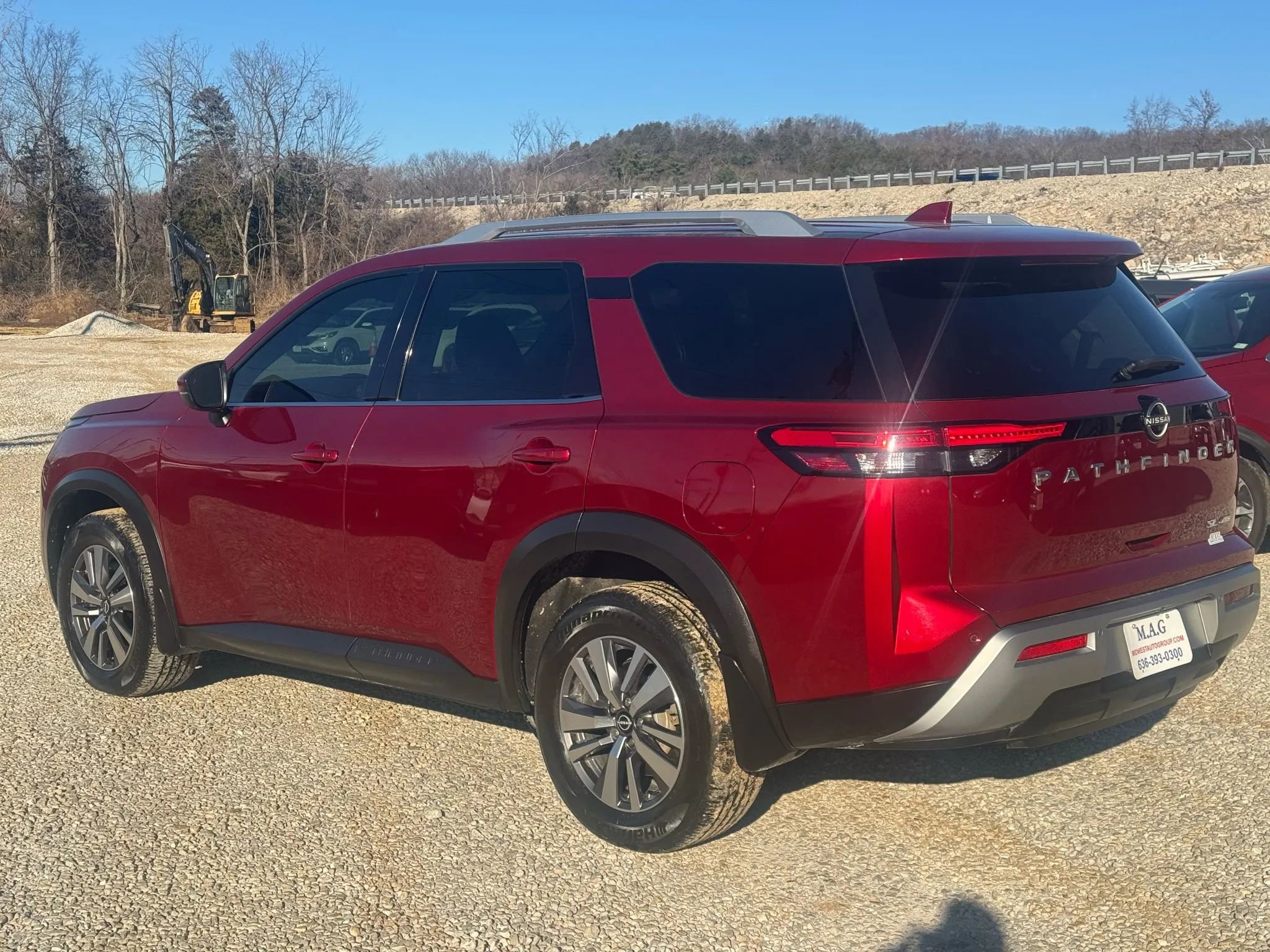 Used 2022 Nissan Pathfinder SL image 3