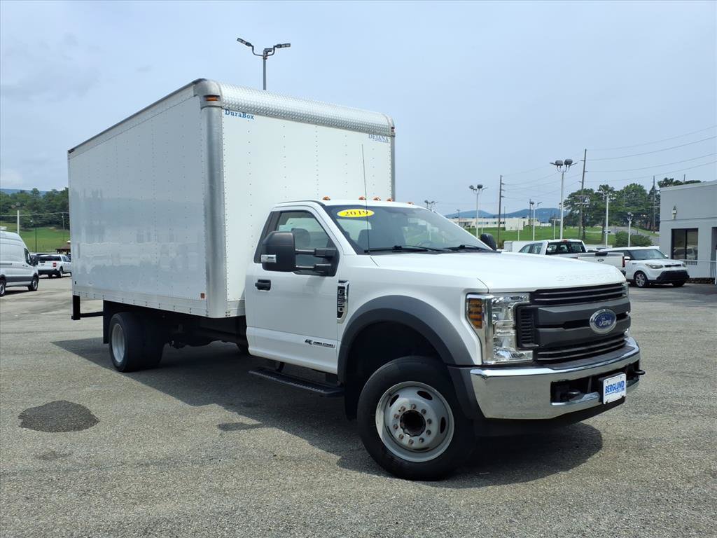 Used 2019 Ford F550 2WD Regular Cab Super Duty image 3