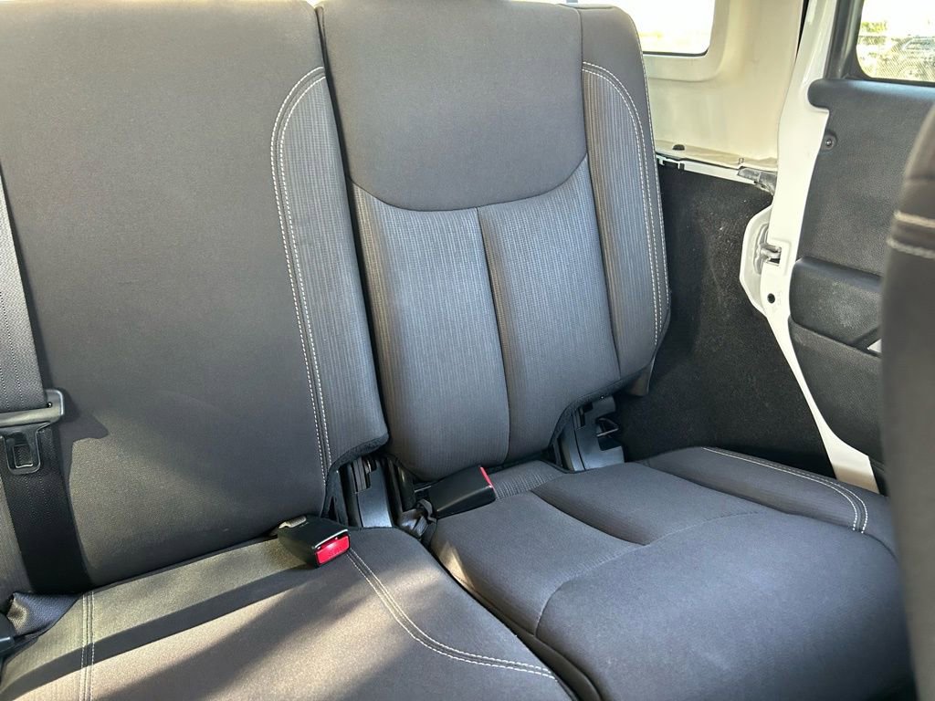 Certified 2017 Jeep Wrangler Unlimited Rubicon w/ Connectivity Group image 15