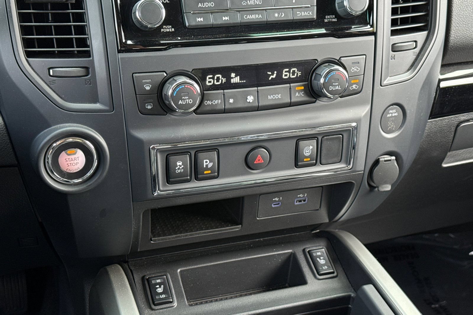 Used 2024 Nissan Titan SV w/ SV Convenience Package RWD image 15