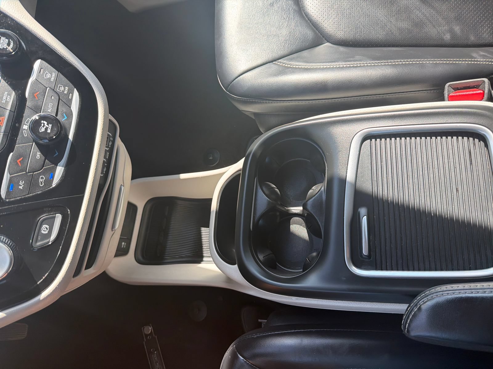 Used 2023 Chrysler Pacifica Touring-L FWD image 30