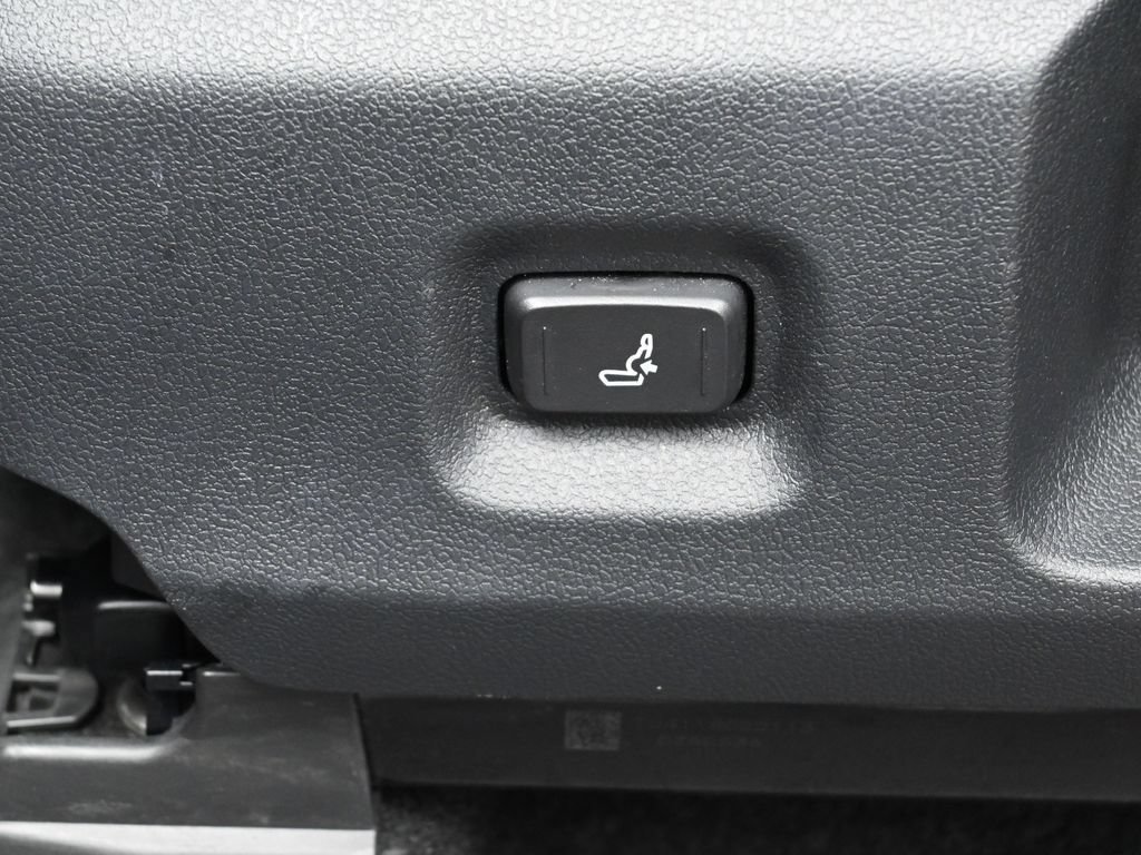 Certified 2024 Toyota Tacoma SR5 AWD/4WD image 10