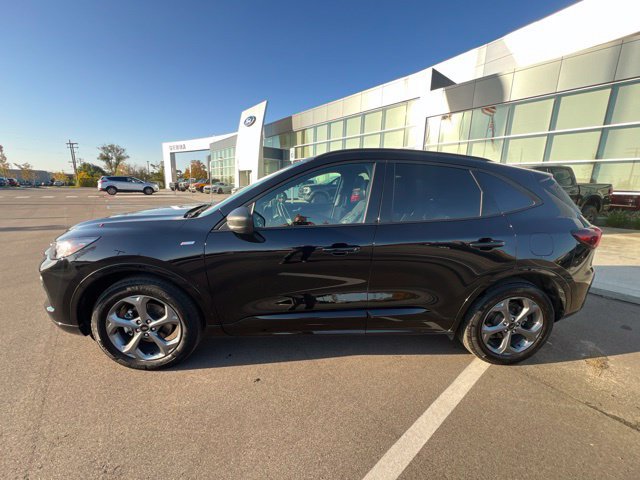 Used 2024 Ford Escape ST-Line w/ Tech Pack #1 AWD/4WD image 8
