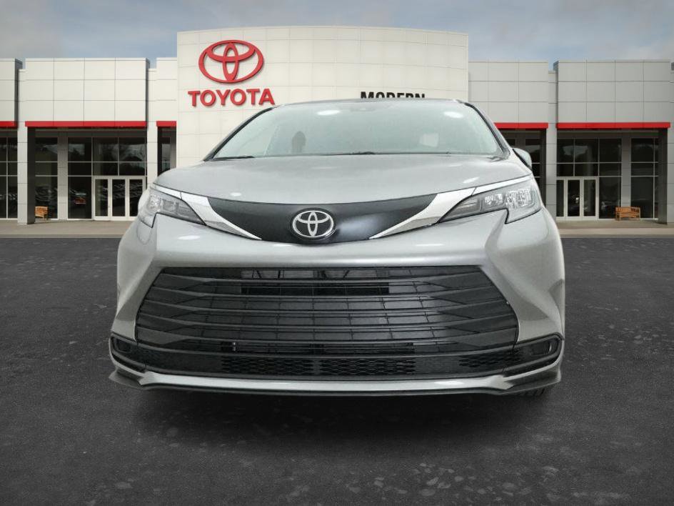 New 2026 Toyota Sienna LE FWD image 6