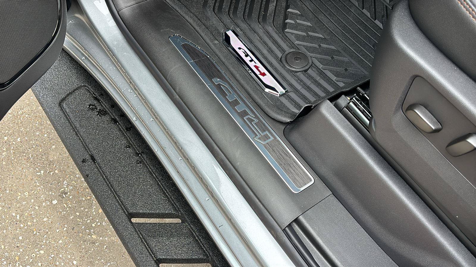 New 2026 GMC Sierra 1500 AT4 w/ AT4 Premium Package AWD/4WD image 17