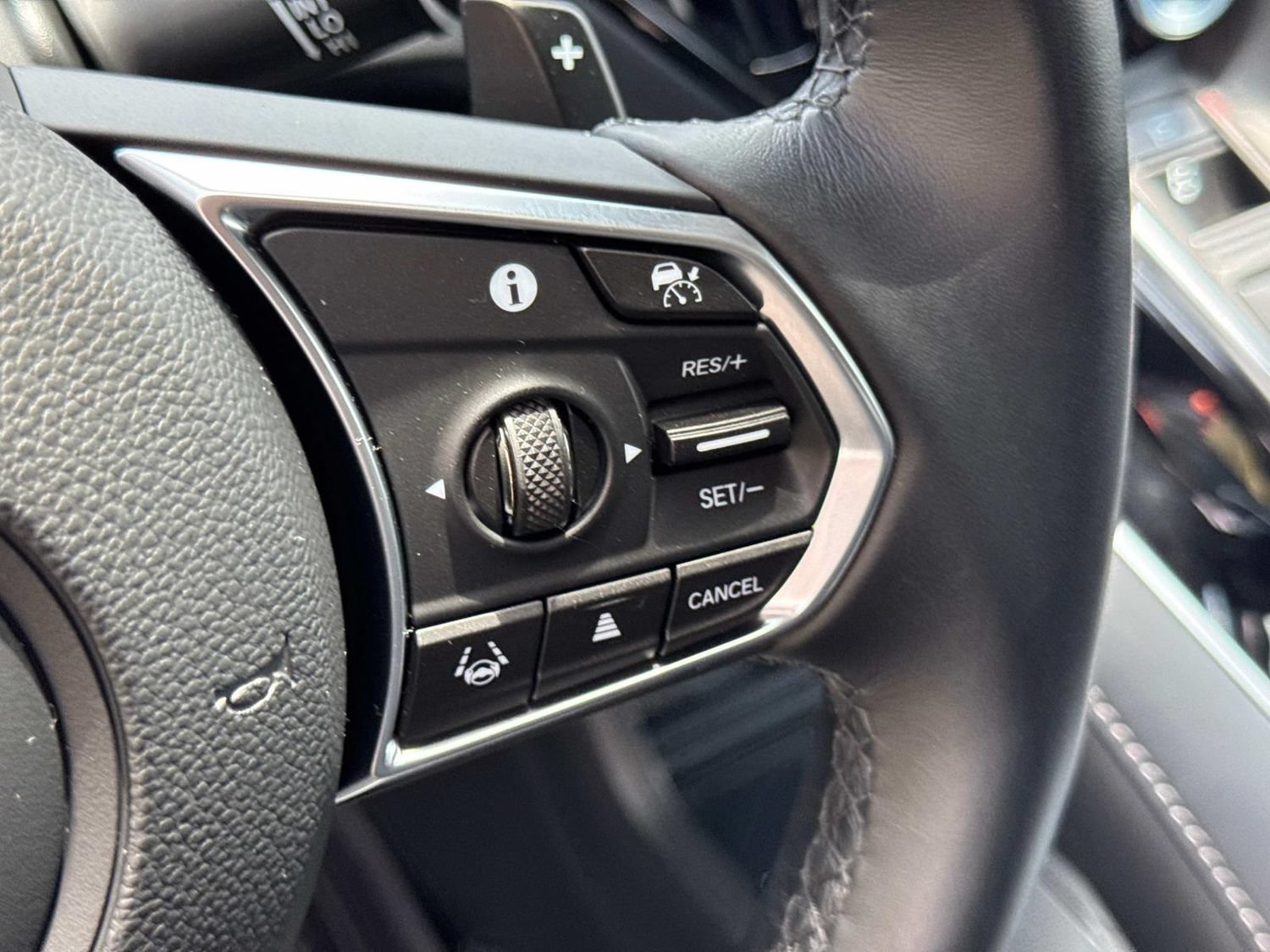 Used 2024 Acura RDX SH-AWD w/ Technology Package image 36