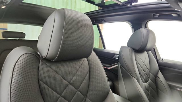 Used 2023 BMW X5 xDrive40i w/ M Sport Package image 23