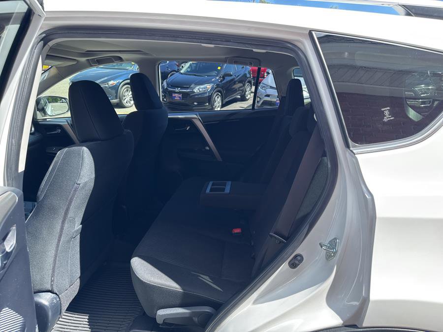 Used 2015 Toyota RAV4 XLE image 19