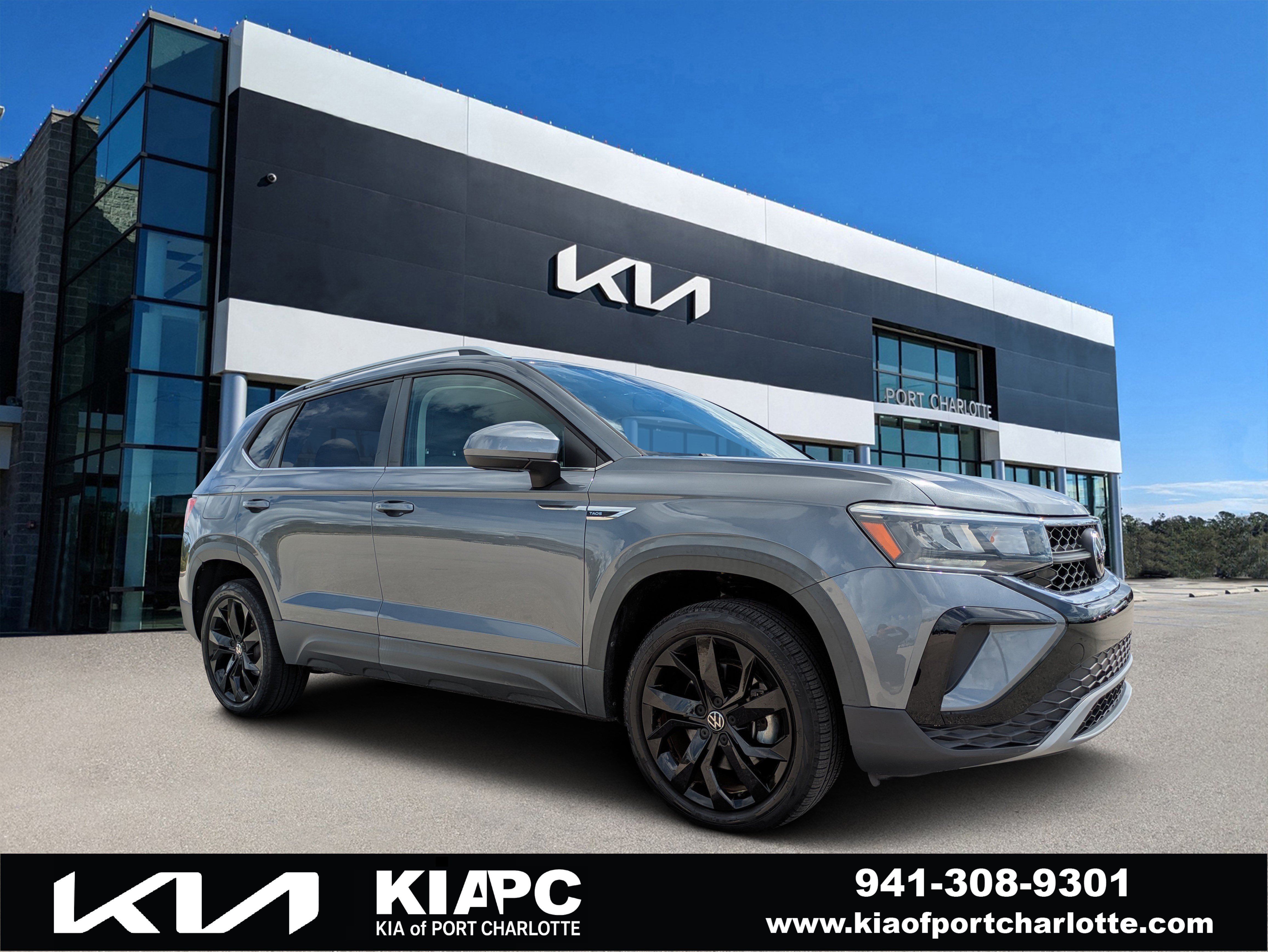 Used 2022 Volkswagen Taos SE w/ Panoramic Sunroof Package FWD image 1