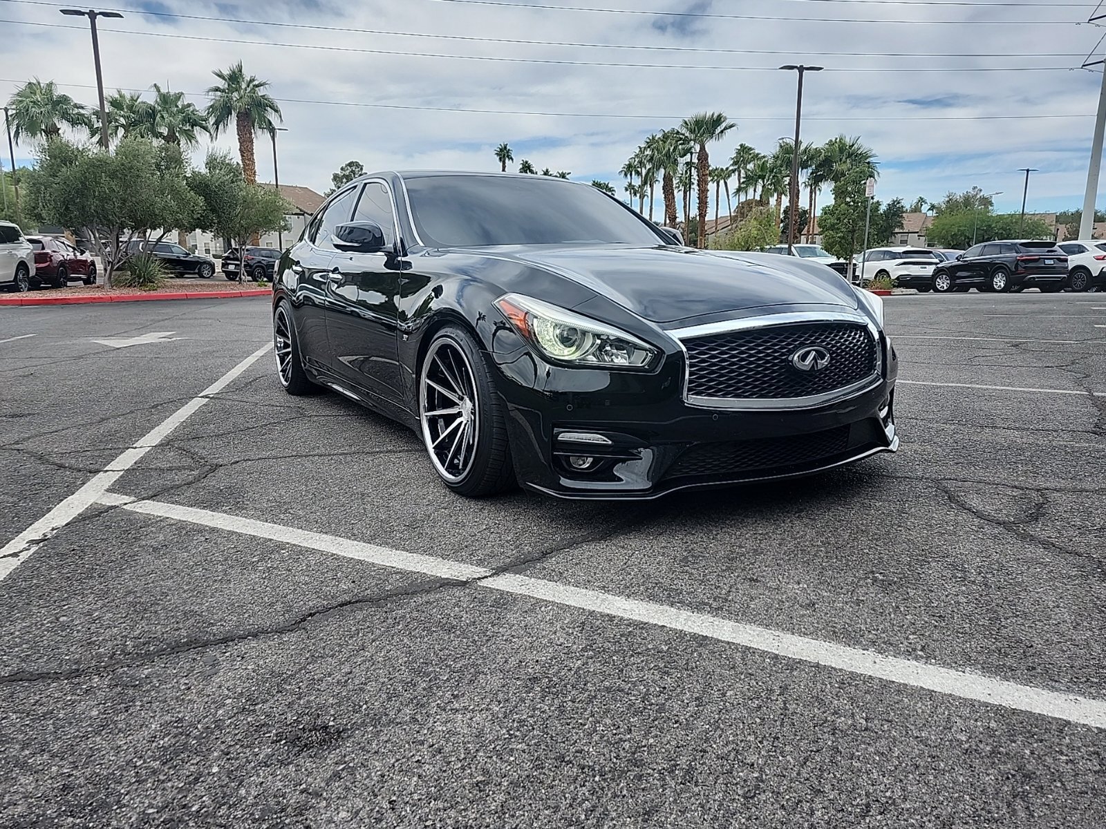 Used 2017 INFINITI Q70 3.7 w/ Technology Package AWD/4WD image 2