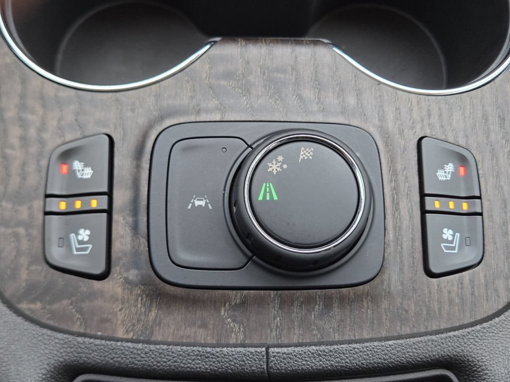 Used 2023 GMC Acadia Denali w/ Denali Technology Package FWD image 26