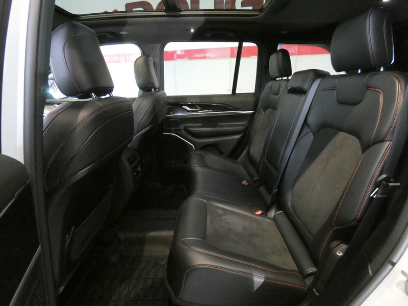 Used 2022 Jeep Grand Cherokee Trailhawk w/ Advanced Protech Group II AWD/4WD image 29