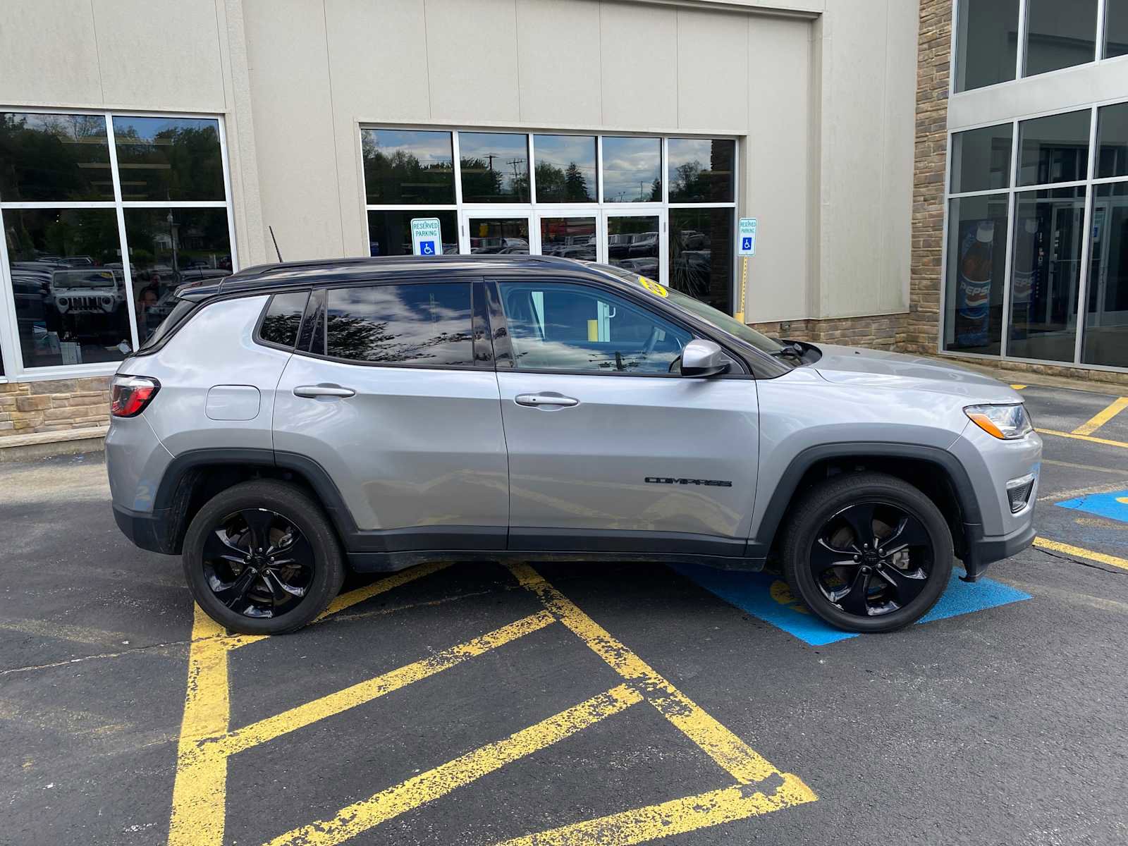 Used 2021 Jeep Compass Latitude AWD/4WD image 13