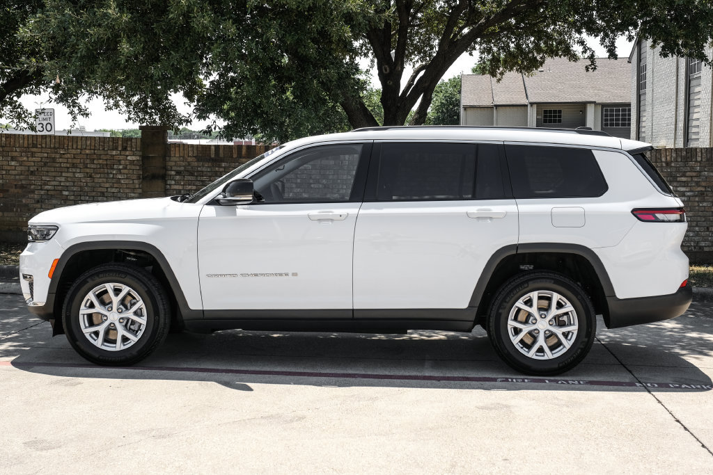 Used 2023 Jeep Grand Cherokee L Limited AWD/4WD image 21