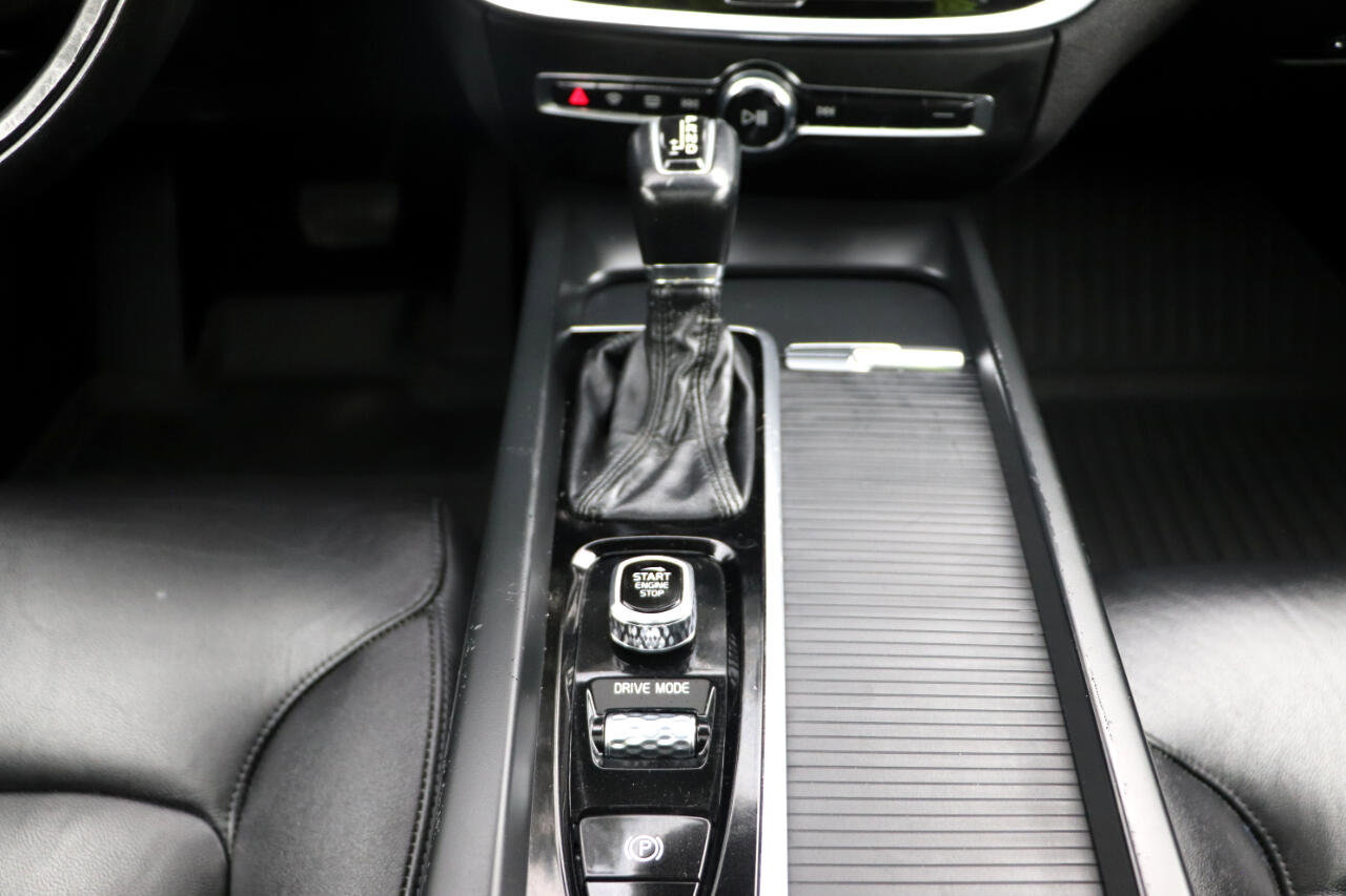Used 2019 Volvo S60 T6 Momentum w/ Premium Package image 19