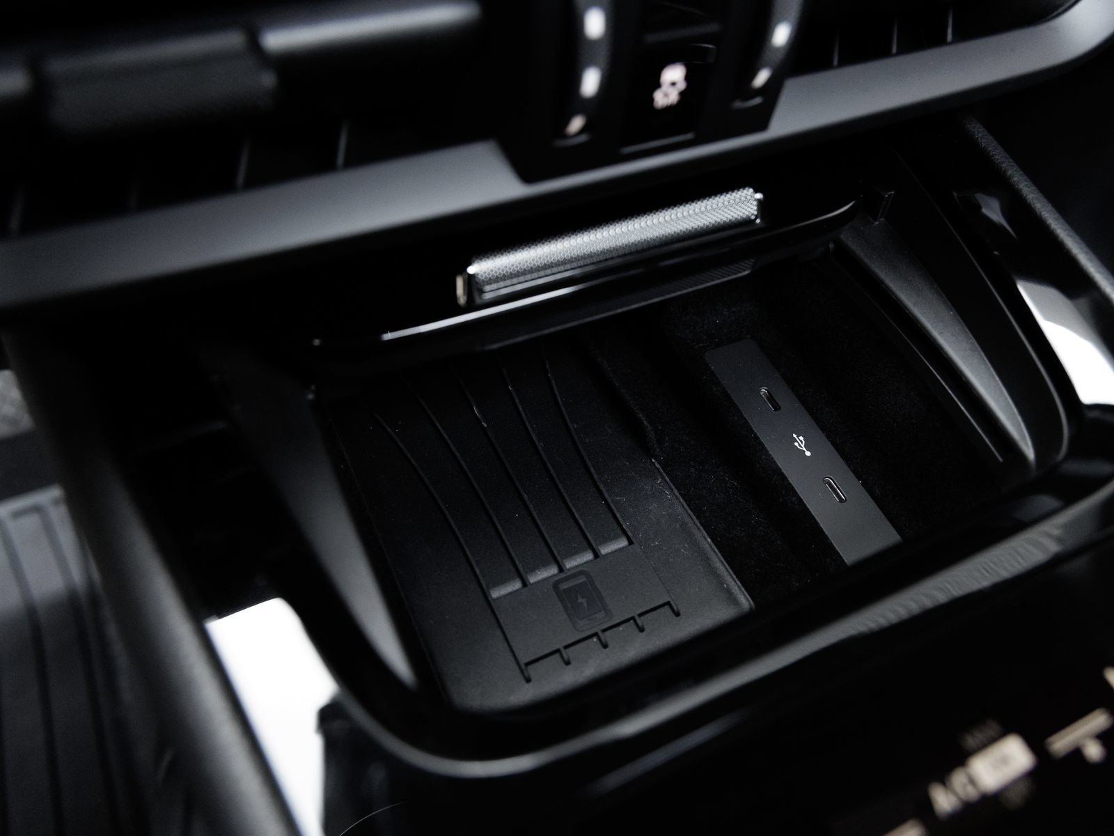 Certified 2025 Porsche Cayenne AWD/4WD image 22