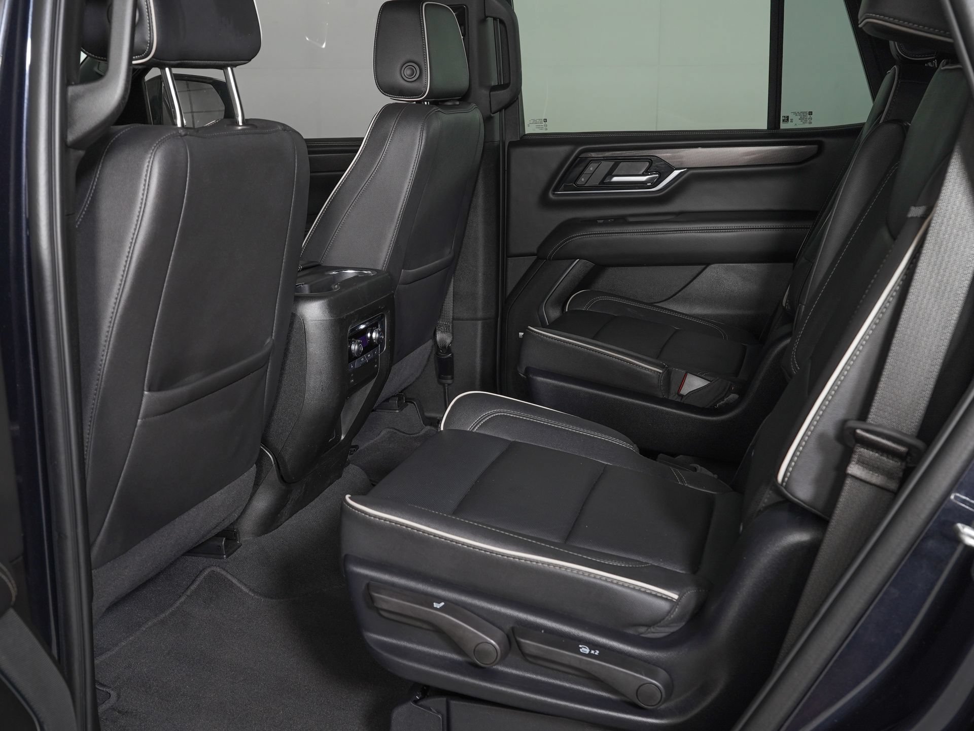 Used 2025 GMC Yukon Elevation AWD/4WD image 15